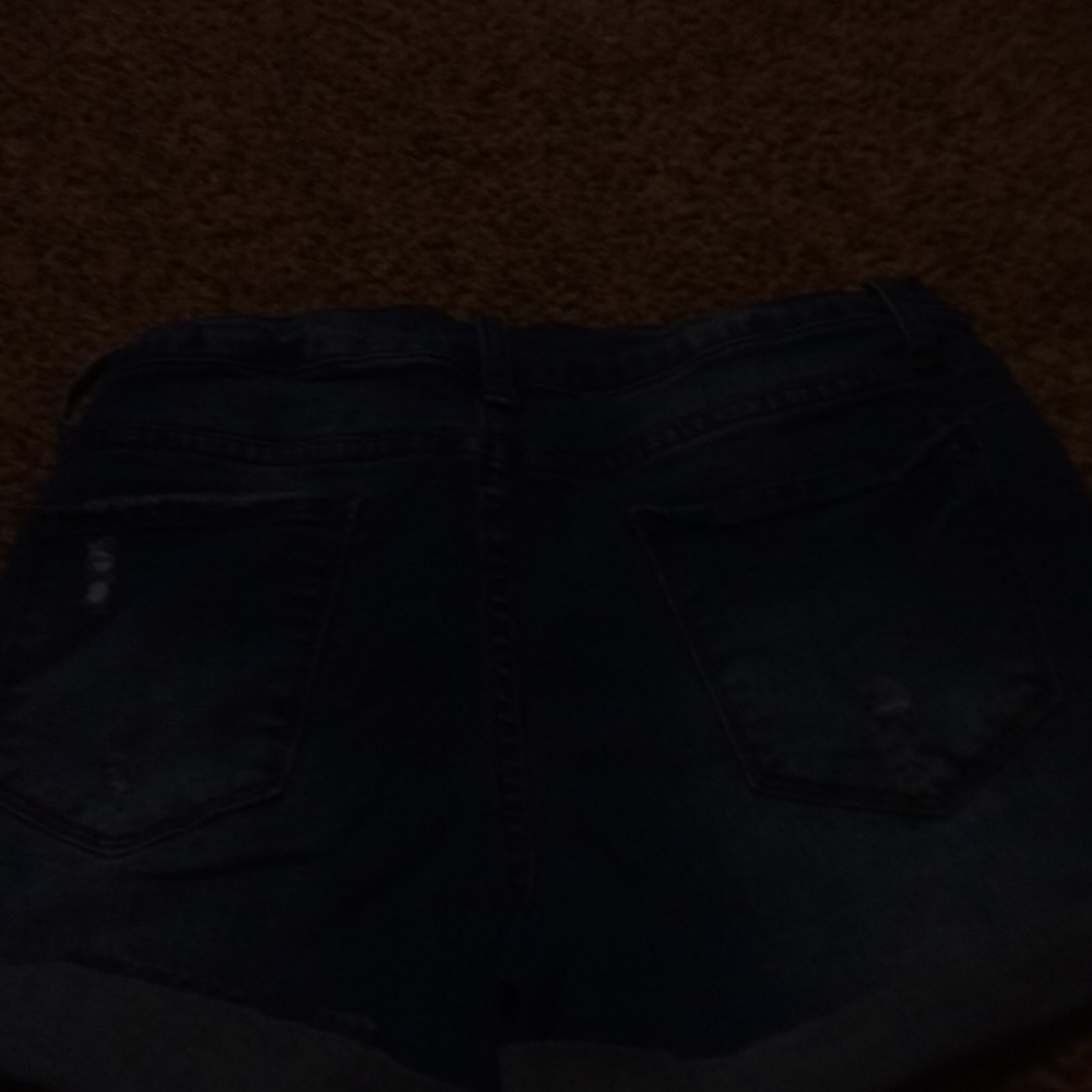 Shorts - Picture 2 of 4